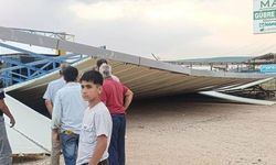 Urfa cehennemi yaşadı; Çatılar uçtu, direkler devrildi