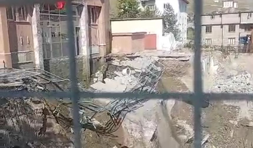 Hakkari Adliyesi çökme meydana geldi